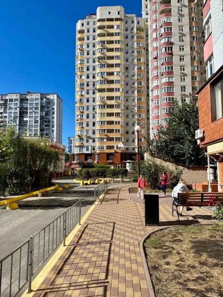 Сдам квартиру 2 комнаты, 73 m², 9 эт./25 этажей. Петра Калнишевського вул. (Михайла Майорова), Киев. 