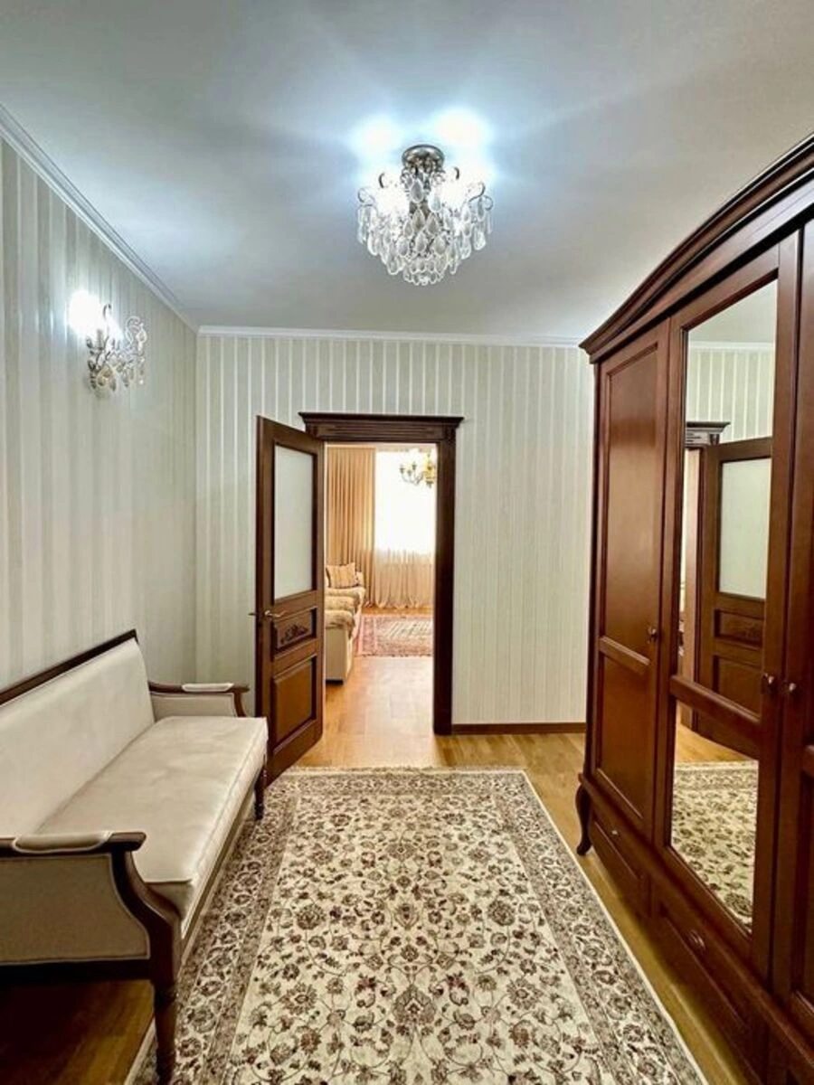 Сдам квартиру 2 комнаты, 73 m², 9 эт./25 этажей. Петра Калнишевського вул. (Михайла Майорова), Киев. 