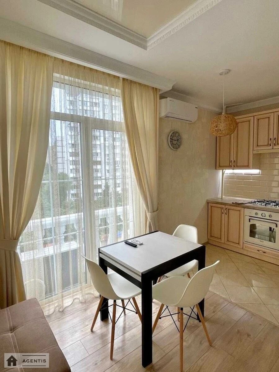 Apartment for rent 1 room, 33 m², 4th fl./5 floors. Holosiyivskyy rayon, Kyiv. 