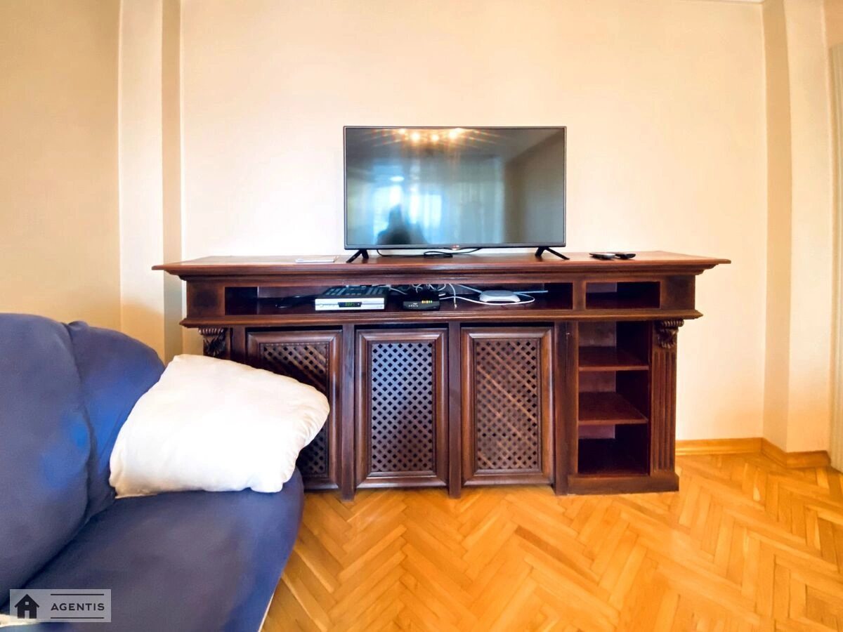 Apartment for rent 2 rooms, 60 m², 10th fl./16 floors. 51, Velyka Vaselkivska 51, Kyiv. 