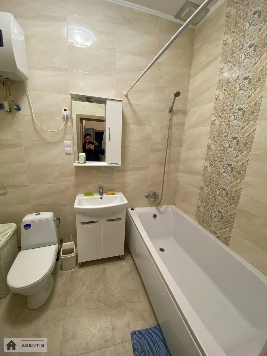 Здам квартиру 1 кімната, 40 m², 1 пов./26 поверхів. Харківське, Київ. 