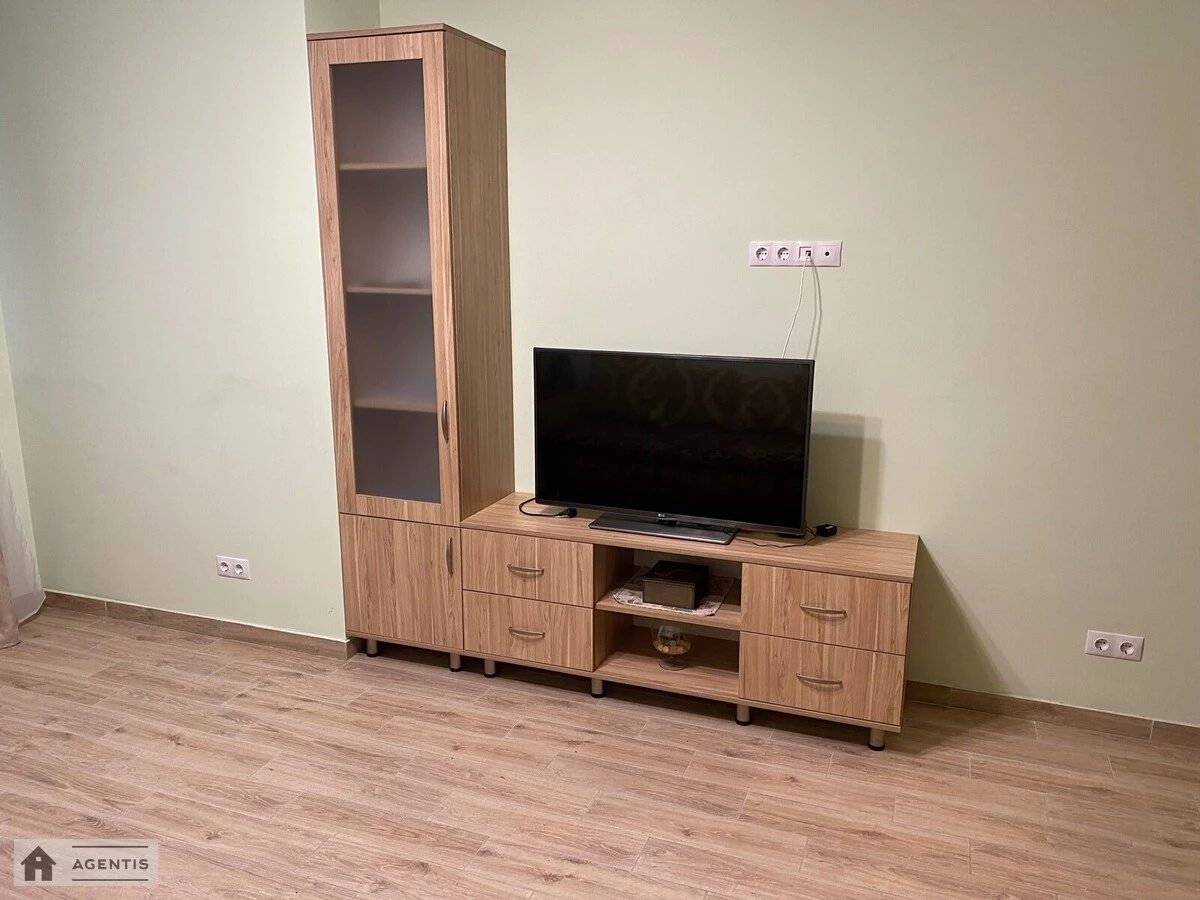 Здам квартиру 1 кімната, 40 m², 1 пов./26 поверхів. Харківське, Київ. 