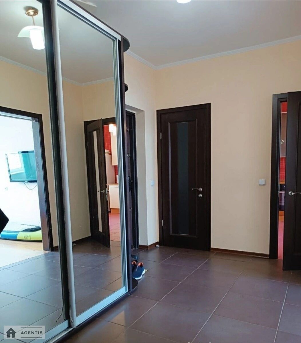 Сдам квартиру 2 комнаты, 69 m², 18 эт./24 этажа. Олени Пчілки вул., Киев. 