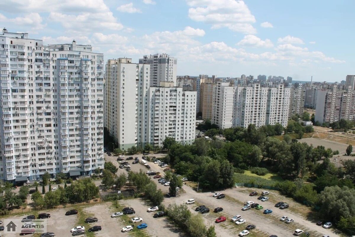 Сдам квартиру 2 комнаты, 69 m², 18 эт./24 этажа. Олени Пчілки вул., Киев. 