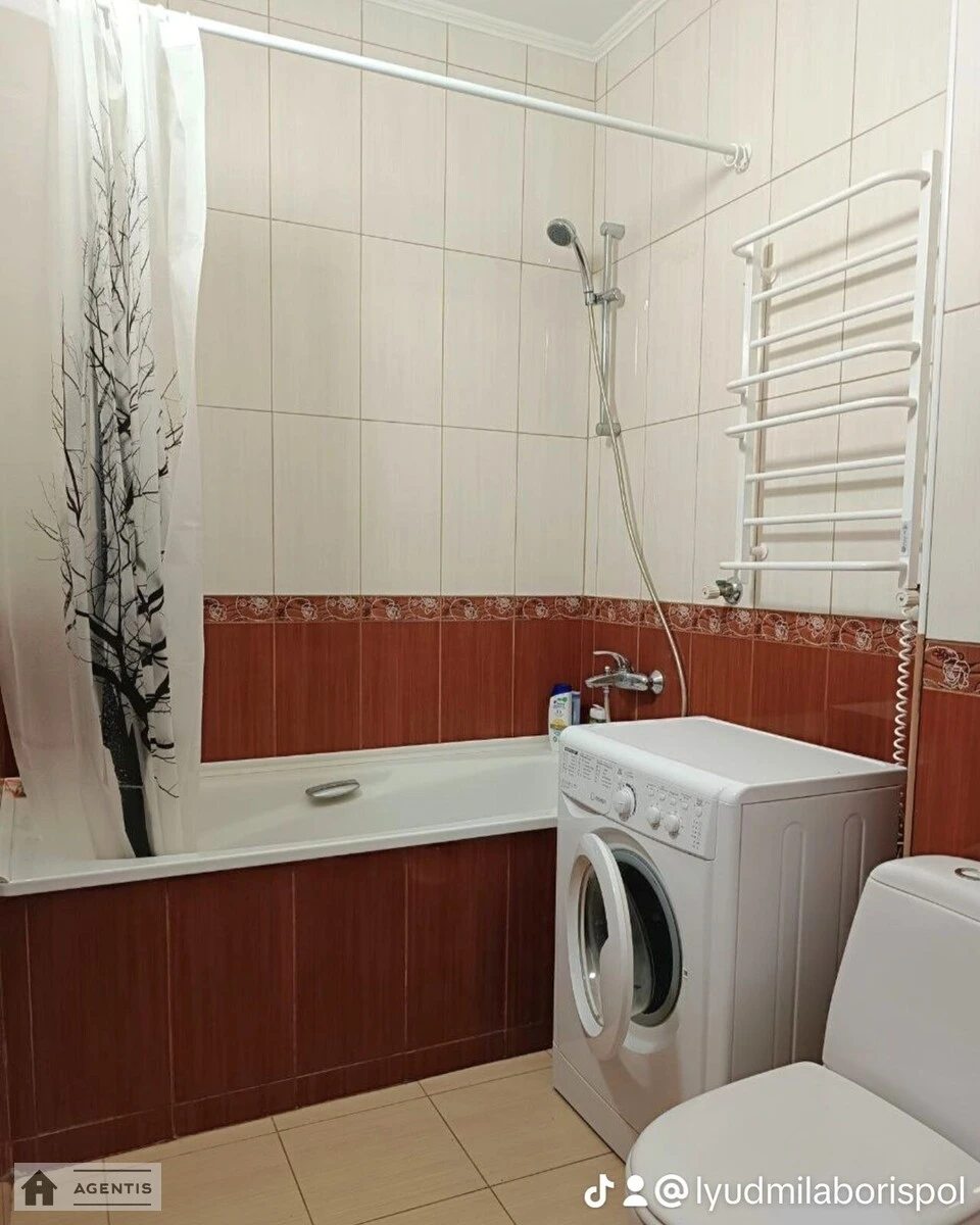 Сдам квартиру 2 комнаты, 69 m², 18 эт./24 этажа. Олени Пчілки вул., Киев. 