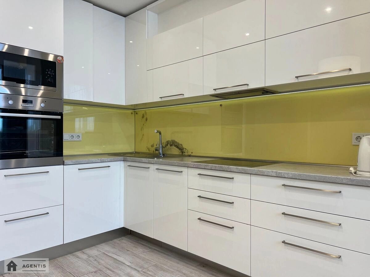 Сдам квартиру 2 комнаты, 51 m², 15 эт./25 этажей. 6, Казарменна вул. (Григорія Андрющенка), Киев. 