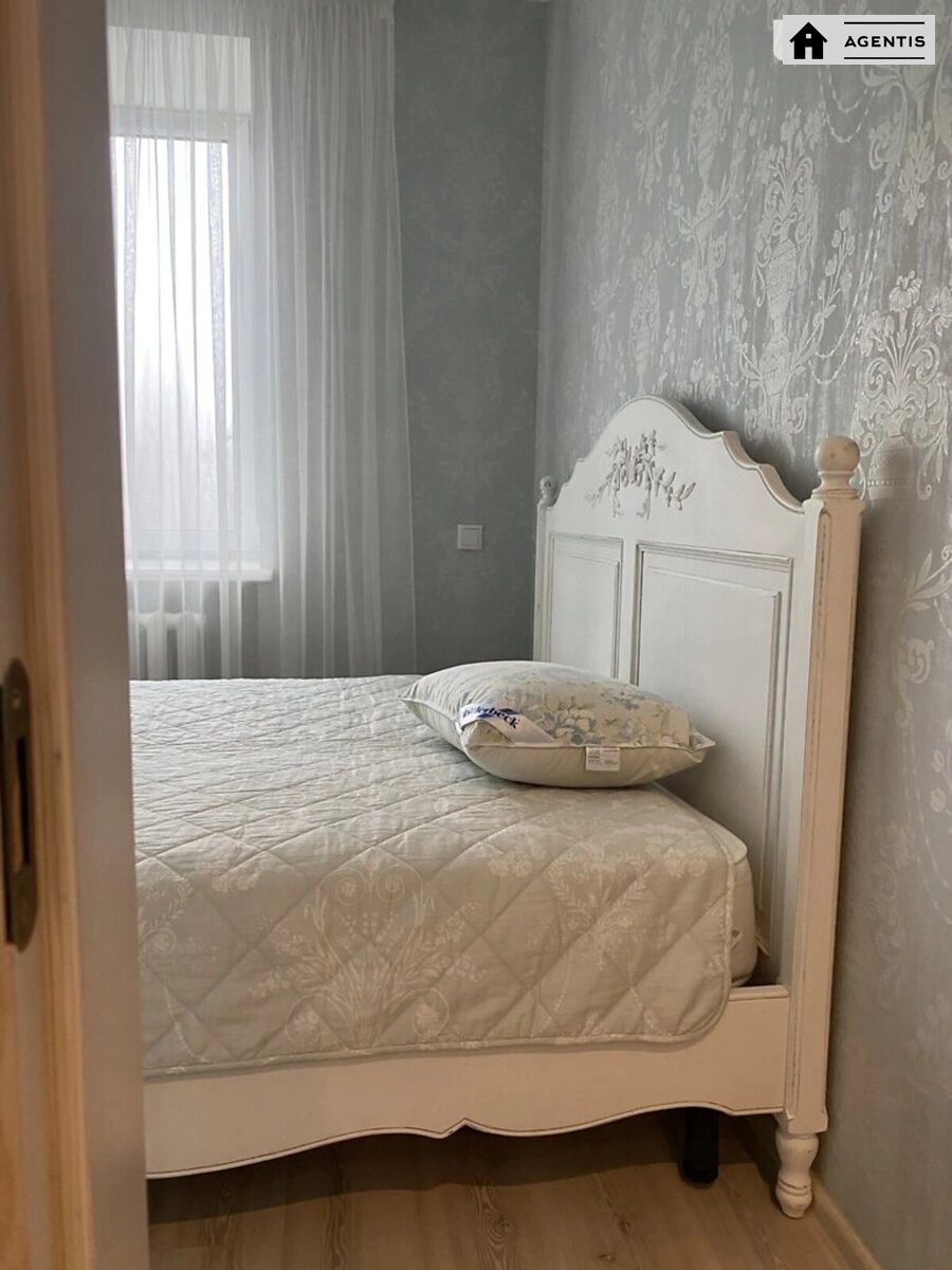 Apartment for rent 1 room, 52 m², 3rd fl./27 floors. 10, Volynska 10, Kyiv. 