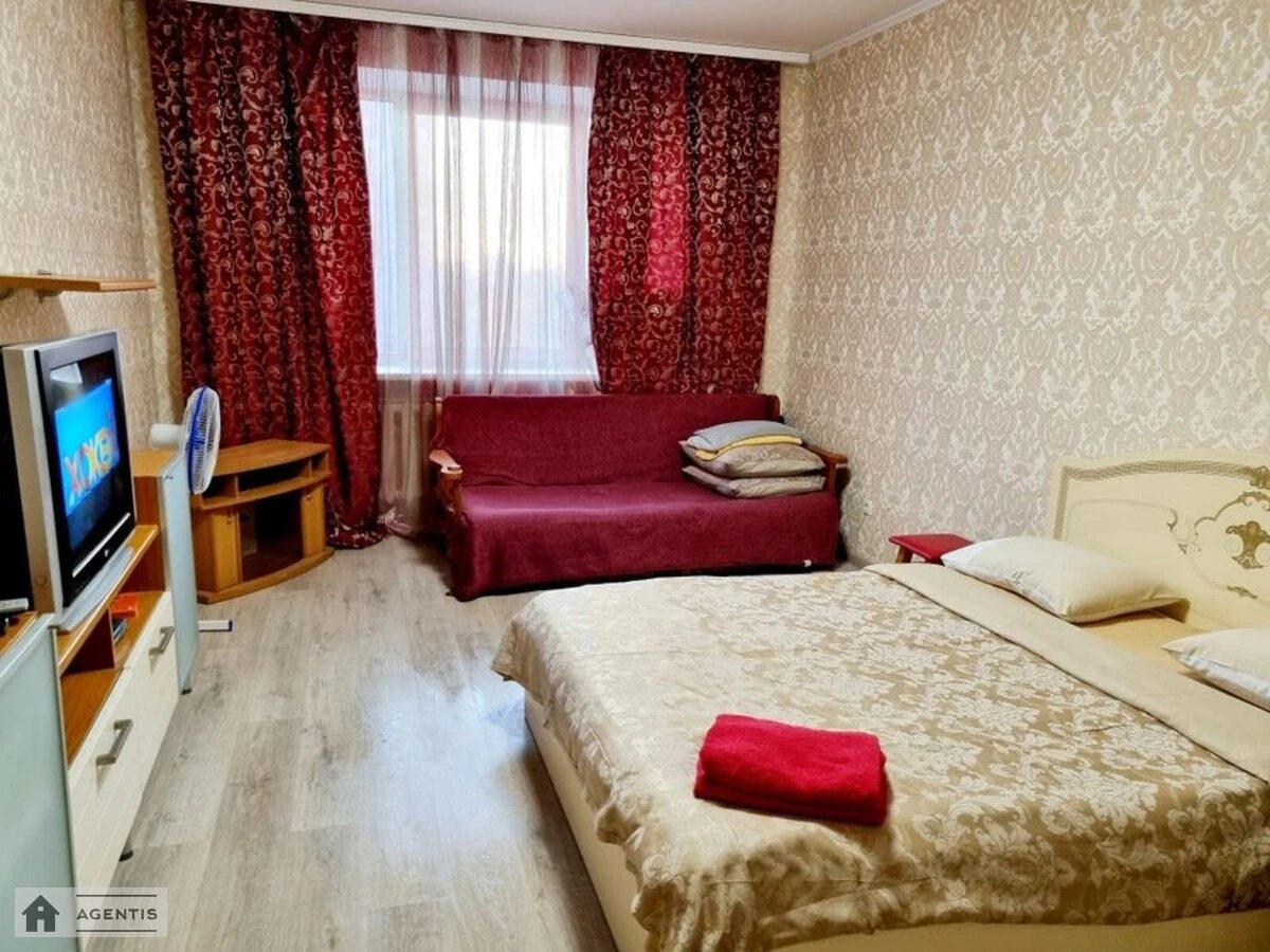 Здам квартиру 1 кімната, 45 m², 3 пов./18 поверхів. 58, Харківське 58, Київ. 