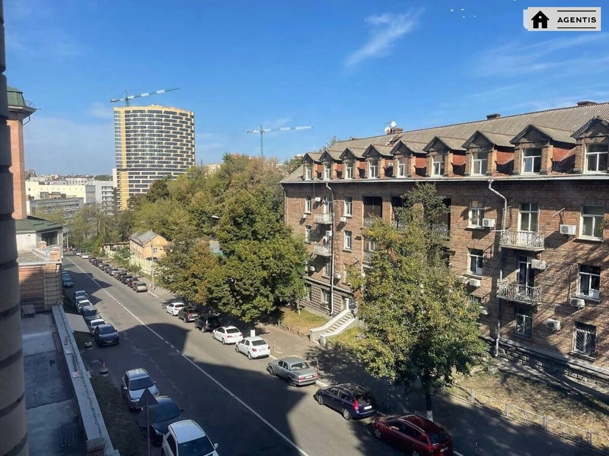 Сдам квартиру 4 комнаты, 162 m², 1 эт./9 этажей. 14, Бехтеревский 14, Киев. 