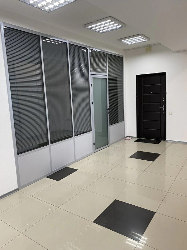 Office for rent. 2 rooms, 150 m². Tsentralnaya, Dnipro. 