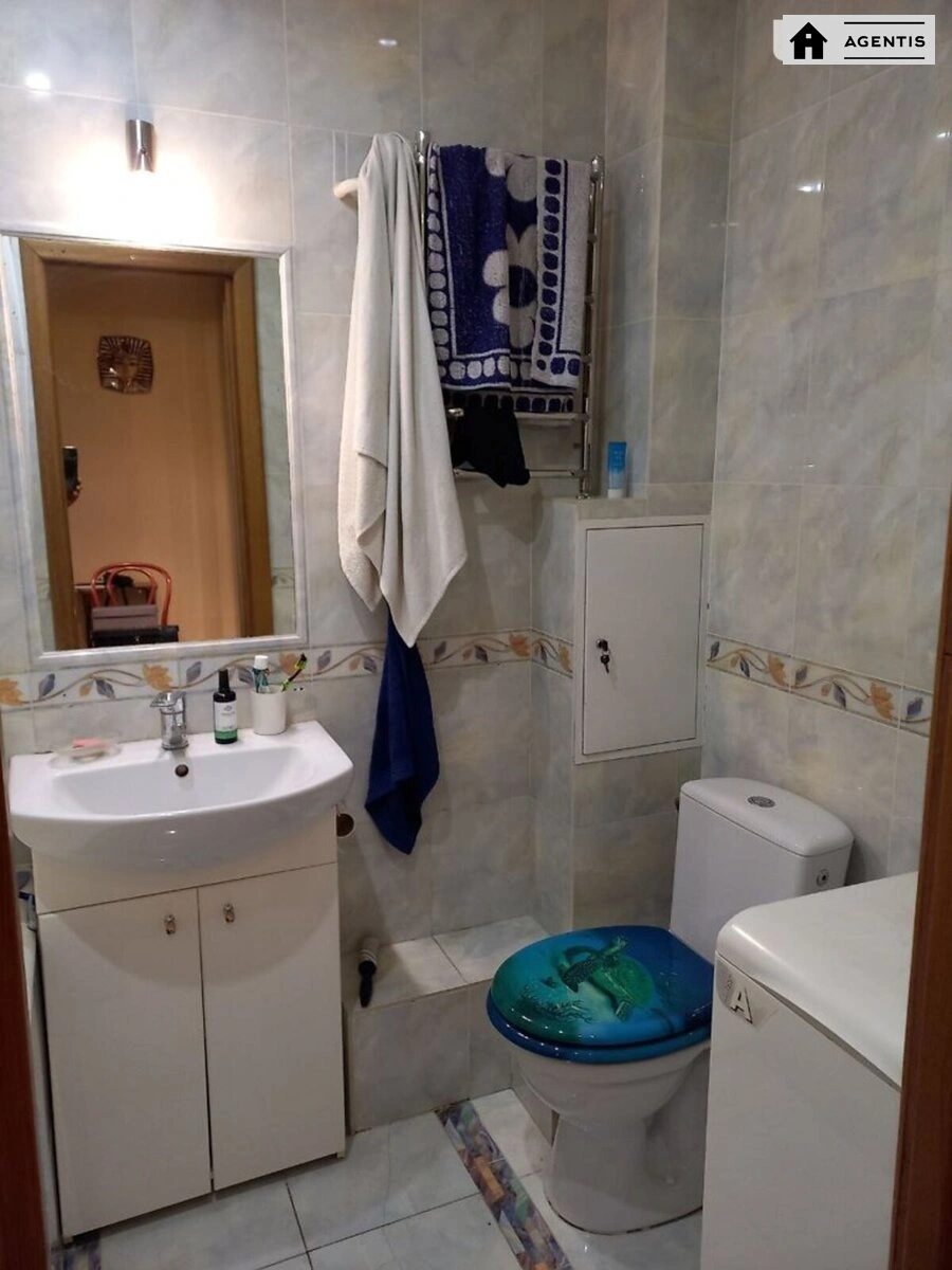 Сдам квартиру 2 комнаты, 49 m², 6 эт./9 этажей. Новгород-Сіверська вул. (Новгородська), Киев. 