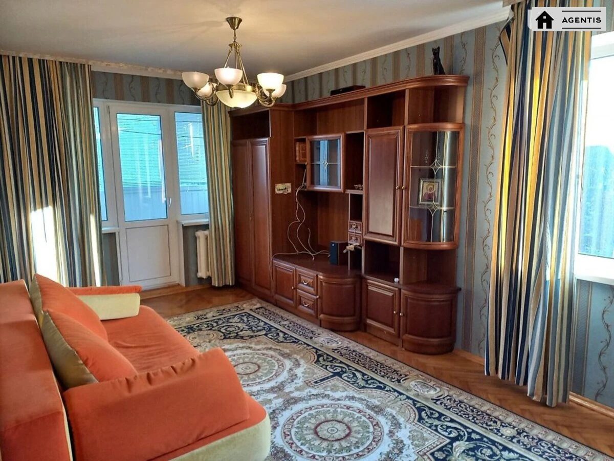 Apartment for rent 2 rooms, 49 m², 6th fl./9 floors. Novhorod-Siverska vul. Novhorodska, Kyiv. 