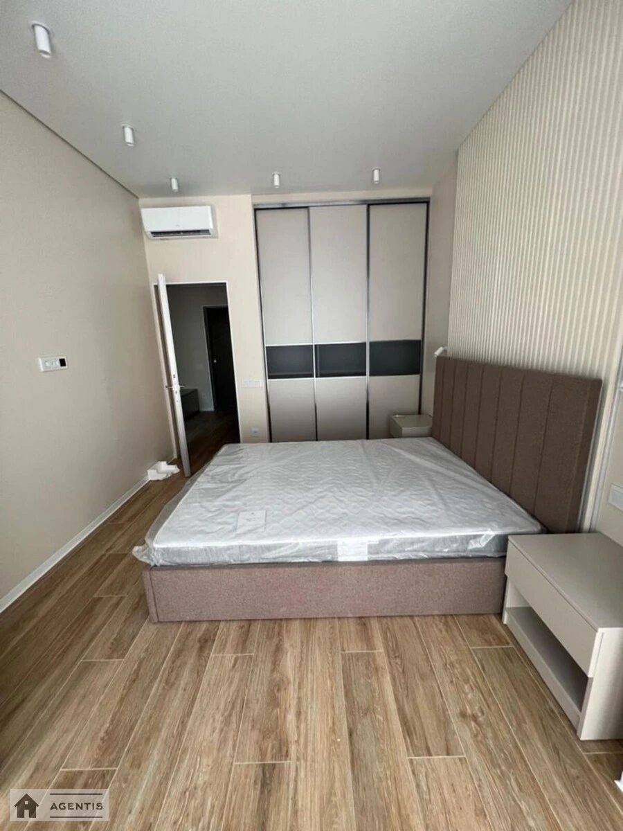 Сдам квартиру 1 комната, 61 m², 1 эт./4 этажа. Дубищанська вул., Киев. 