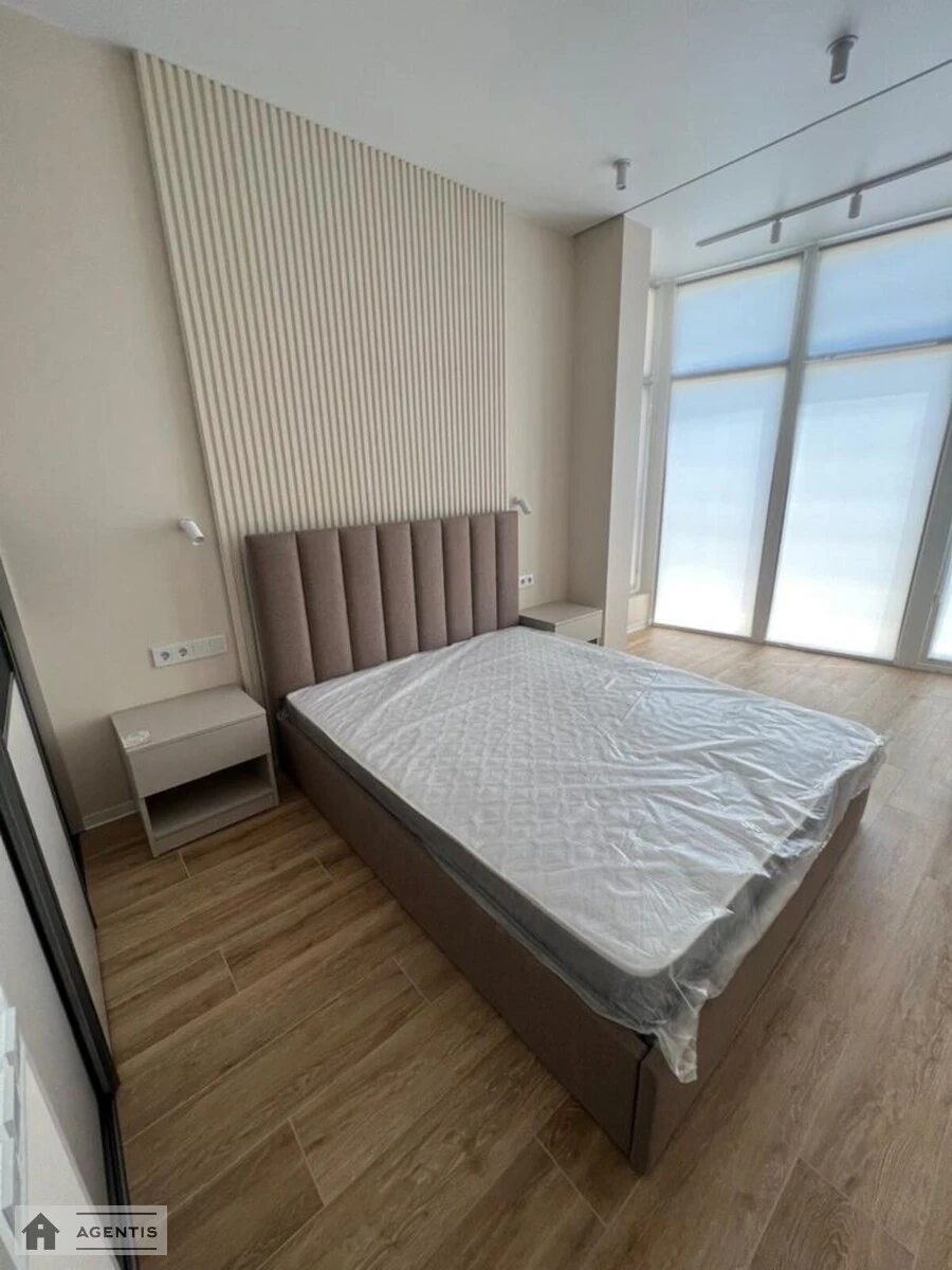 Сдам квартиру 1 комната, 61 m², 1 эт./4 этажа. Дубищанська вул., Киев. 