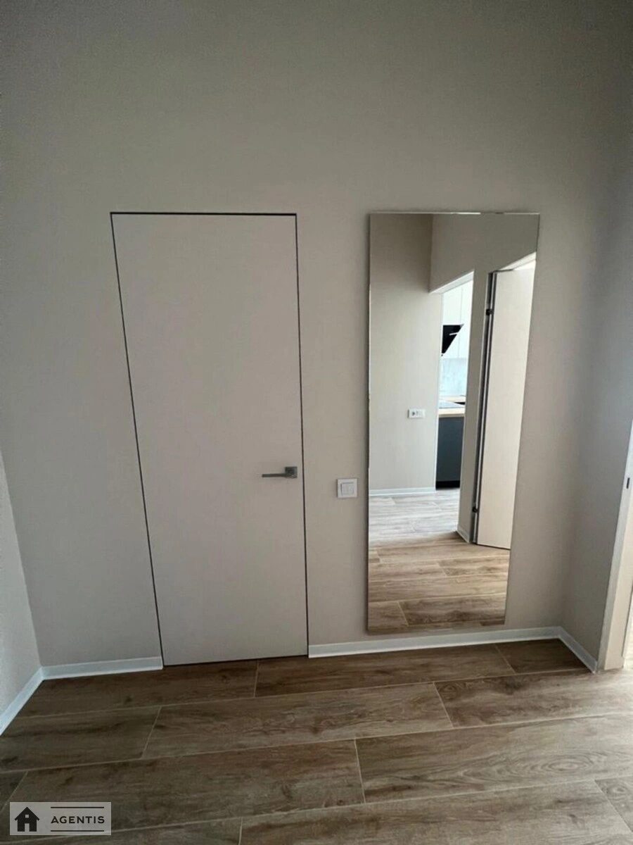 Сдам квартиру 1 комната, 61 m², 1 эт./4 этажа. Дубищанська вул., Киев. 