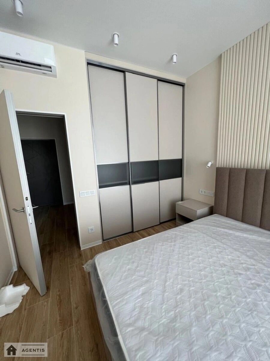 Сдам квартиру 1 комната, 61 m², 1 эт./4 этажа. Дубищанська вул., Киев. 