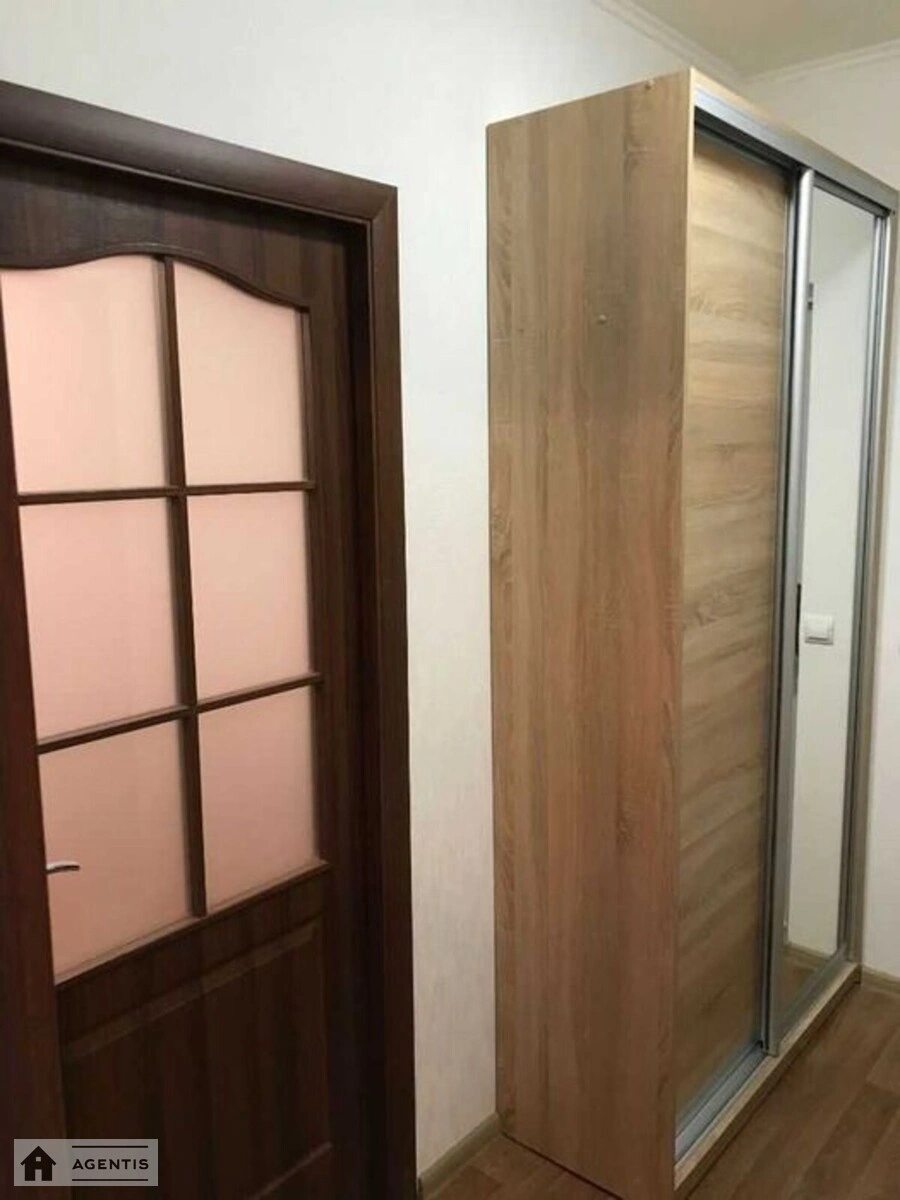 Здам квартиру 1 кімната, 40 m², 20 пов./25 поверхів. Софії Русової вул., Київ. 