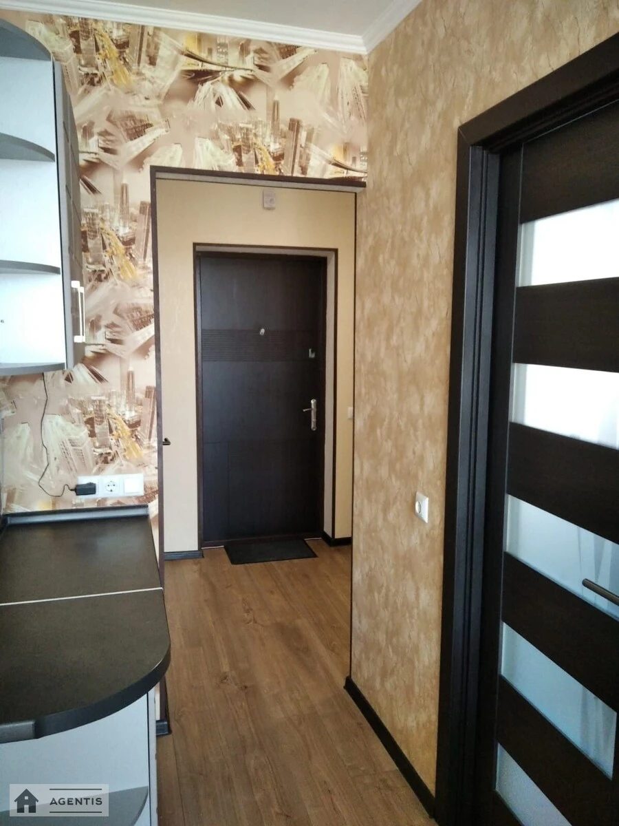 Apartment for rent 1 room, 34 m², 11th fl./17 floors. Beresteyskyy prosp. Peremohy, Kyiv. 