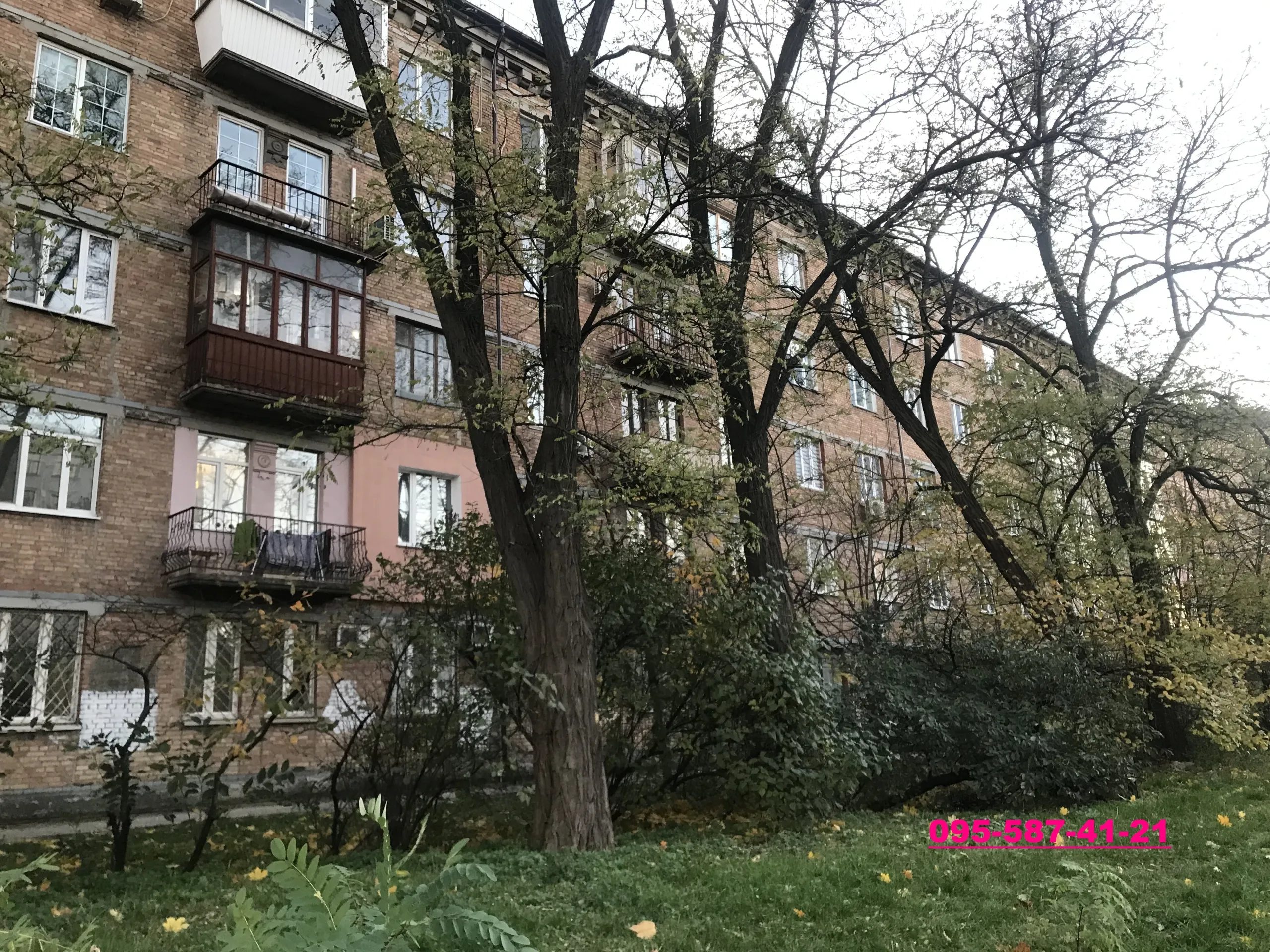 Продажа квартиры 1 комната, 22 m², 2 эт./5 этажей. 20, Бульвар Міхновського, Киев. 