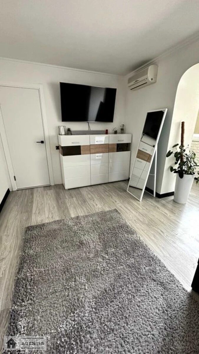 Сдам квартиру 2 комнаты, 75 m², 8 эт./23 этажа. 6, Богатырская 6, Киев. 