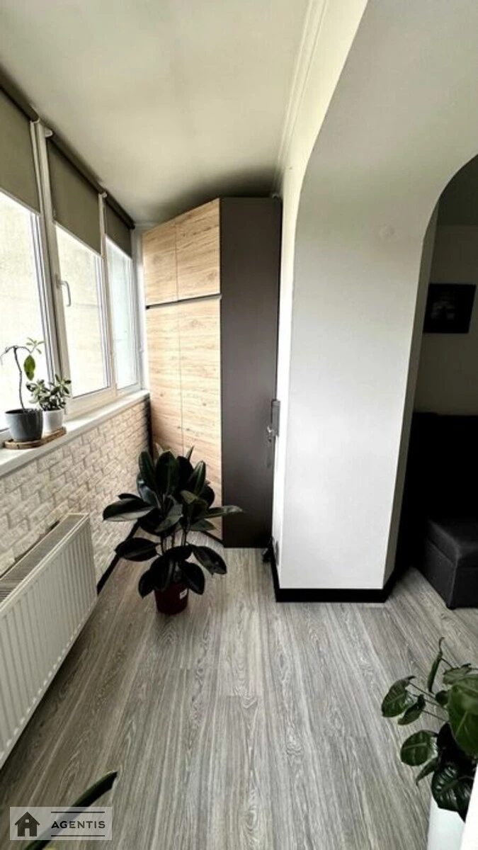 Сдам квартиру 2 комнаты, 75 m², 8 эт./23 этажа. 6, Богатырская 6, Киев. 