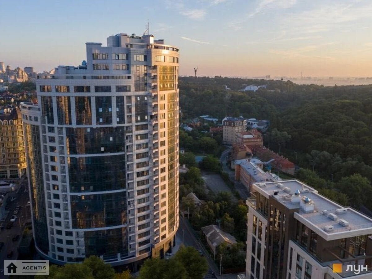 Сдам квартиру 4 комнаты, 155 m², 2 эт./21 этаж. Бусловская, Киев. 