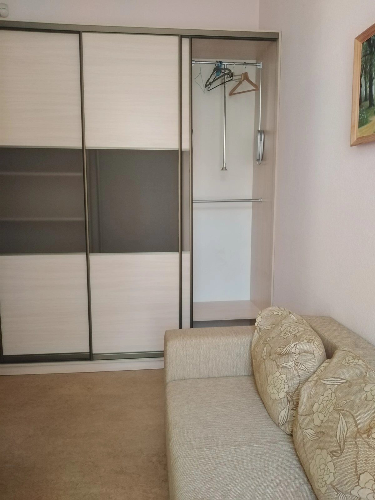 Apartment for rent 4 rooms, 107 m², 2nd fl./5 floors. Serova ul., Dnipro. 