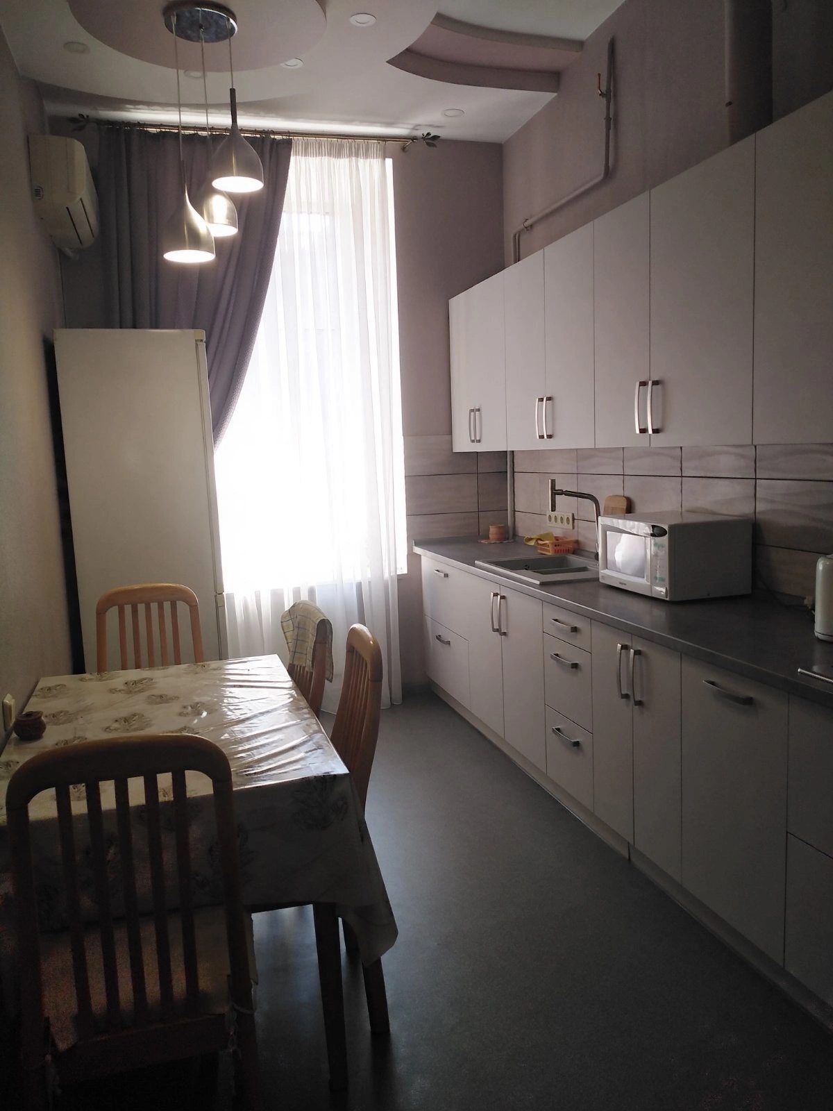 Apartment for rent 4 rooms, 107 m², 2nd fl./5 floors. Serova ul., Dnipro. 