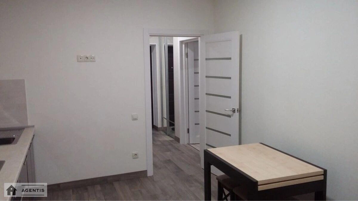 Сдам квартиру 1 комната, 40 m², 7 эт./10 этажей. 1, Львовская 1, Киев. 