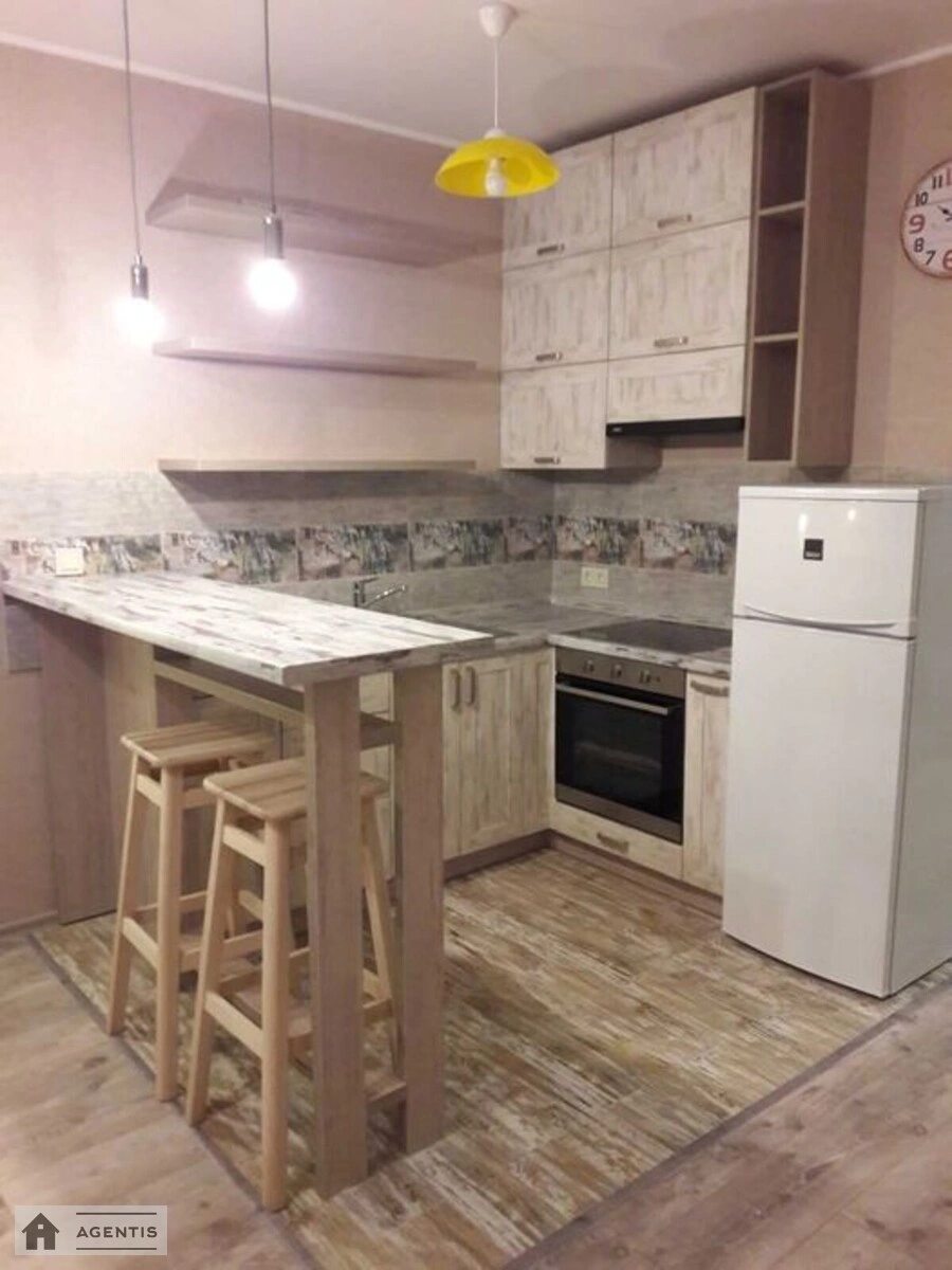 Здам квартиру 1 кімната, 34 m², 5 пов./22 поверхи. 11, Львівська 11, Київ. 