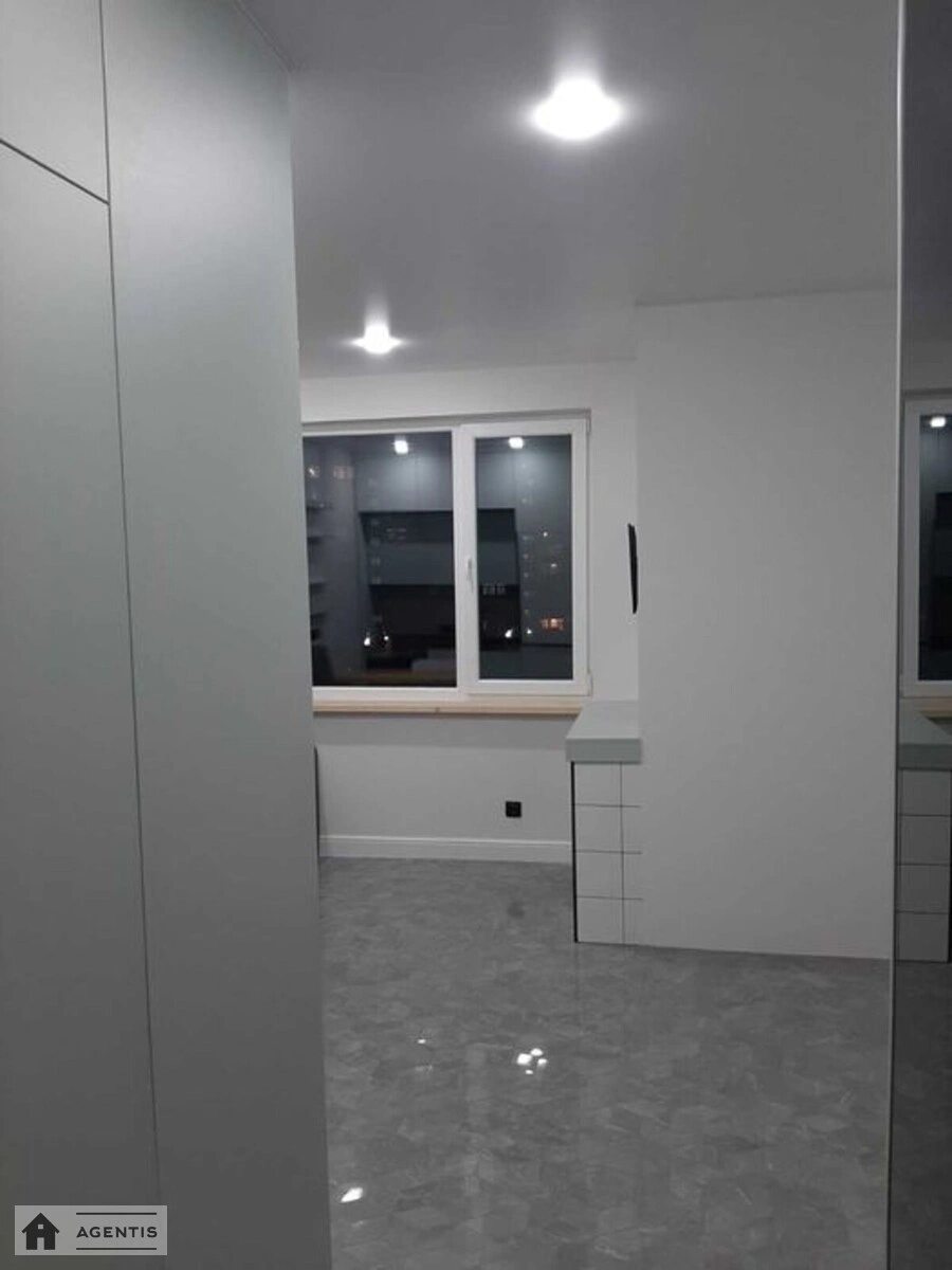 Сдам квартиру 1 комната, 25 m², 3 эт./4 этажа. 2, Практична вул., Киев. 