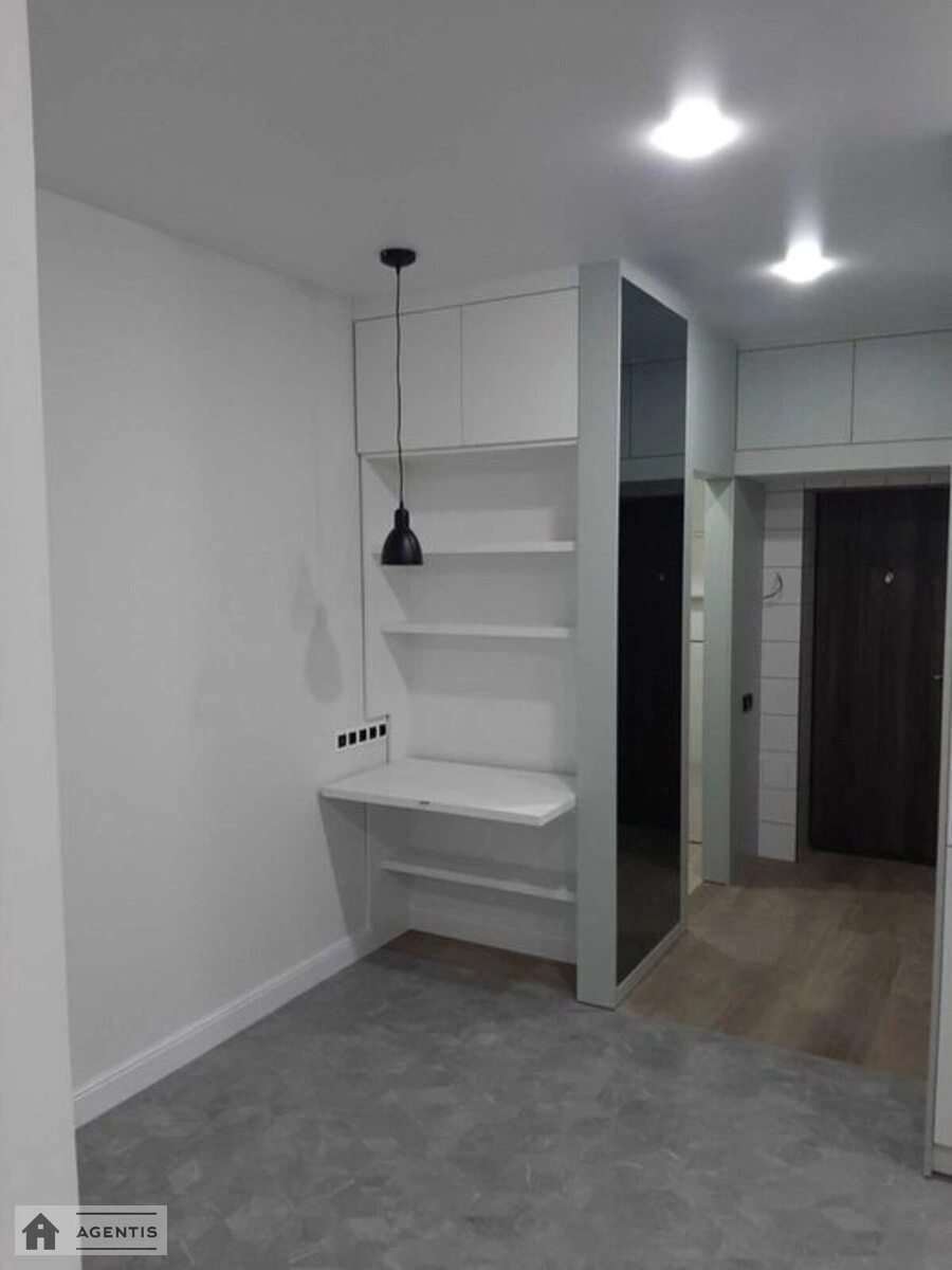 Сдам квартиру 1 комната, 25 m², 3 эт./4 этажа. 2, Практична вул., Киев. 