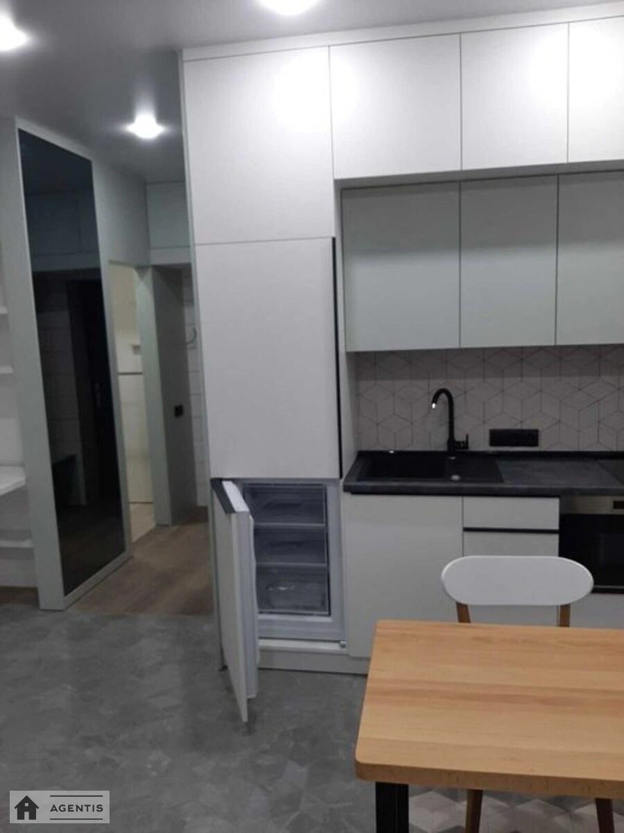 Сдам квартиру 1 комната, 25 m², 3 эт./4 этажа. 2, Практична вул., Киев. 