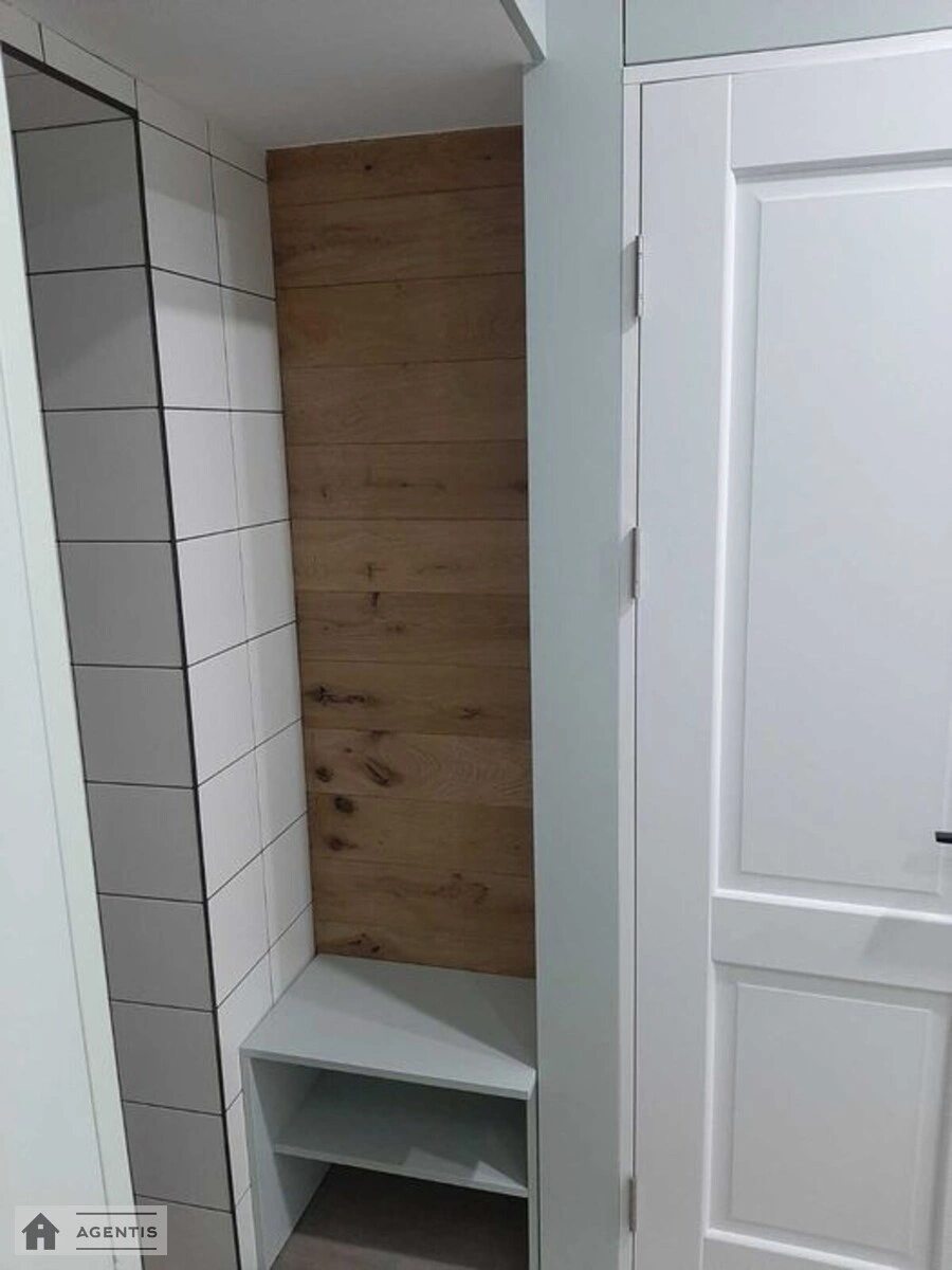 Сдам квартиру 1 комната, 25 m², 3 эт./4 этажа. 2, Практична вул., Киев. 