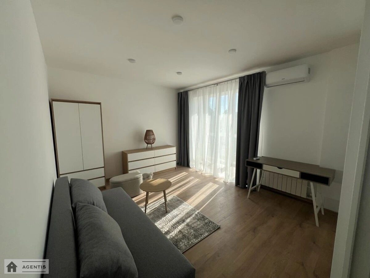 Сдам квартиру 2 комнаты, 73 m², 8 эт./9 этажей. 24, Леси Украинки 24, Киев. 