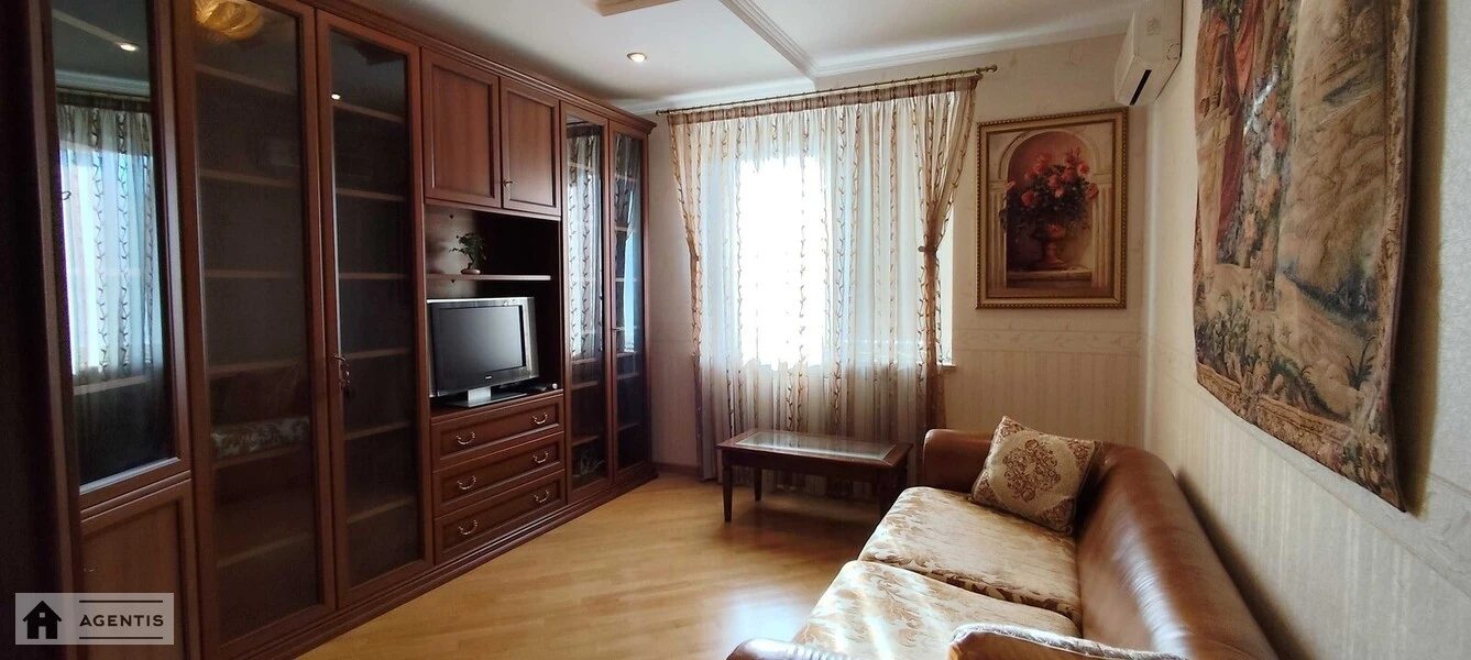 Сдам квартиру 3 комнаты, 130 m², 5 эт./7 этажей. 10, Володимира Івасюка просп. (Героїв Сталінграда), Киев. 