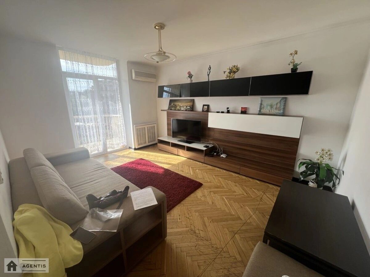 Apartment for rent 3 rooms, 77 m², 5th fl./6 floors. 2, Myhaylivska 2, Kyiv. 