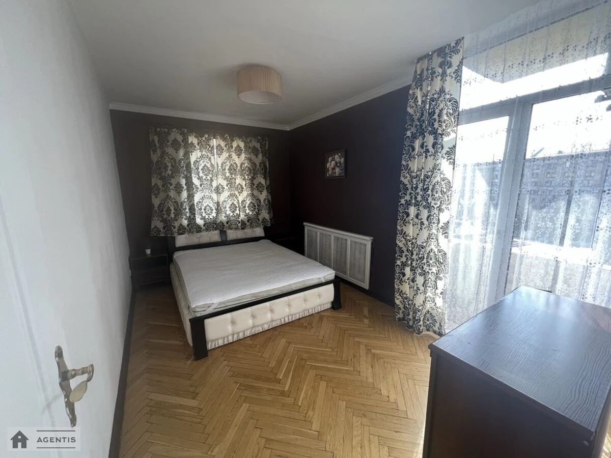 Apartment for rent 3 rooms, 77 m², 5th fl./6 floors. 2, Myhaylivska 2, Kyiv. 