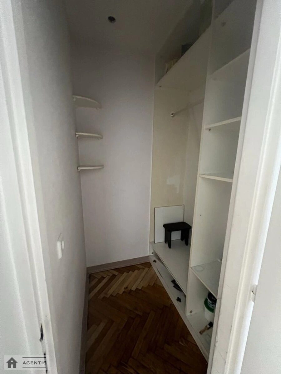 Сдам квартиру 3 комнаты, 77 m², 5 эт./6 этажей. 2, Михайловская 2, Киев. 