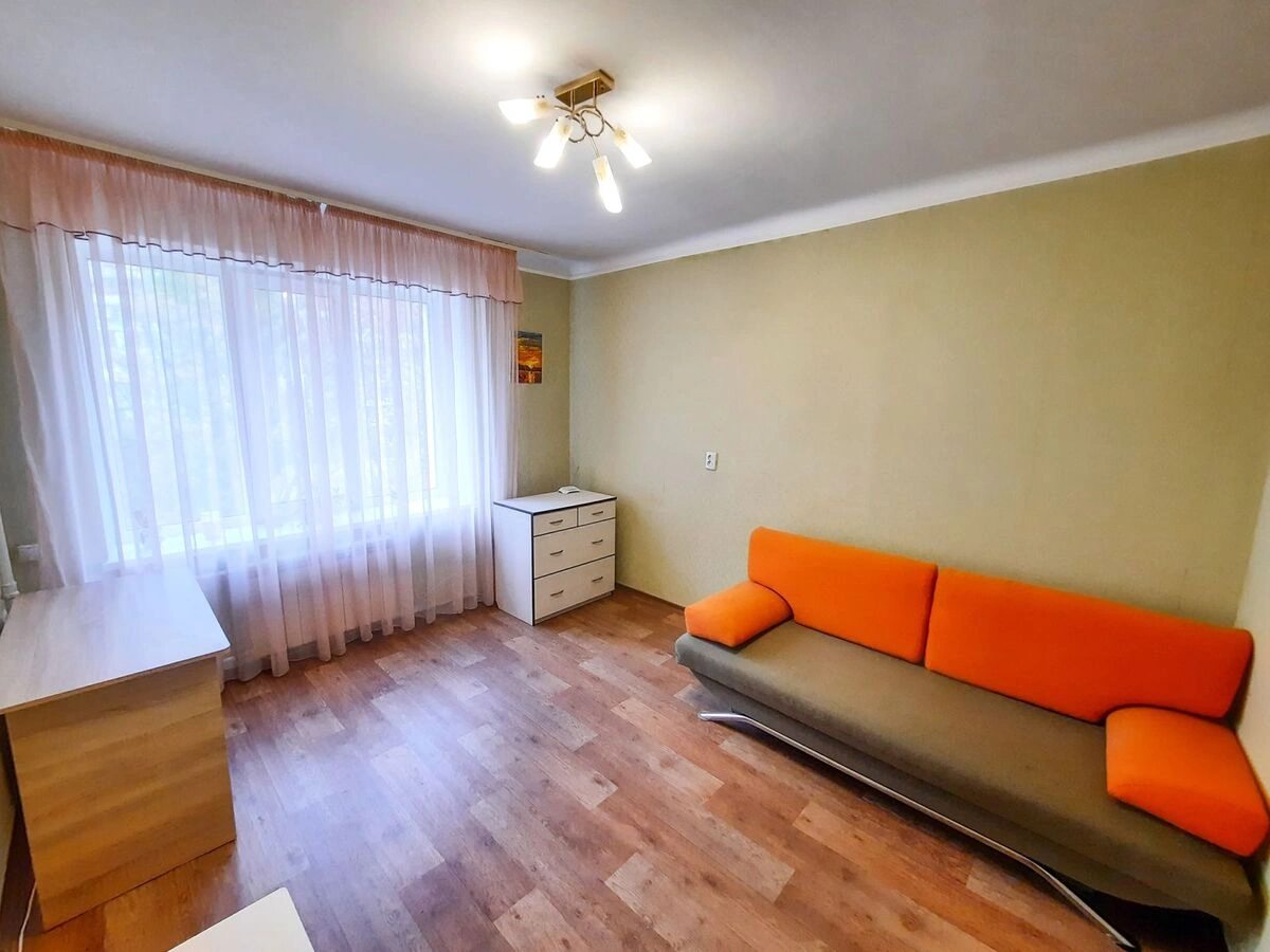 Сдам квартиру 2 комнаты, 35 m², 4 эт./6 этажей. 1, Старокиевский 1, Киев. 