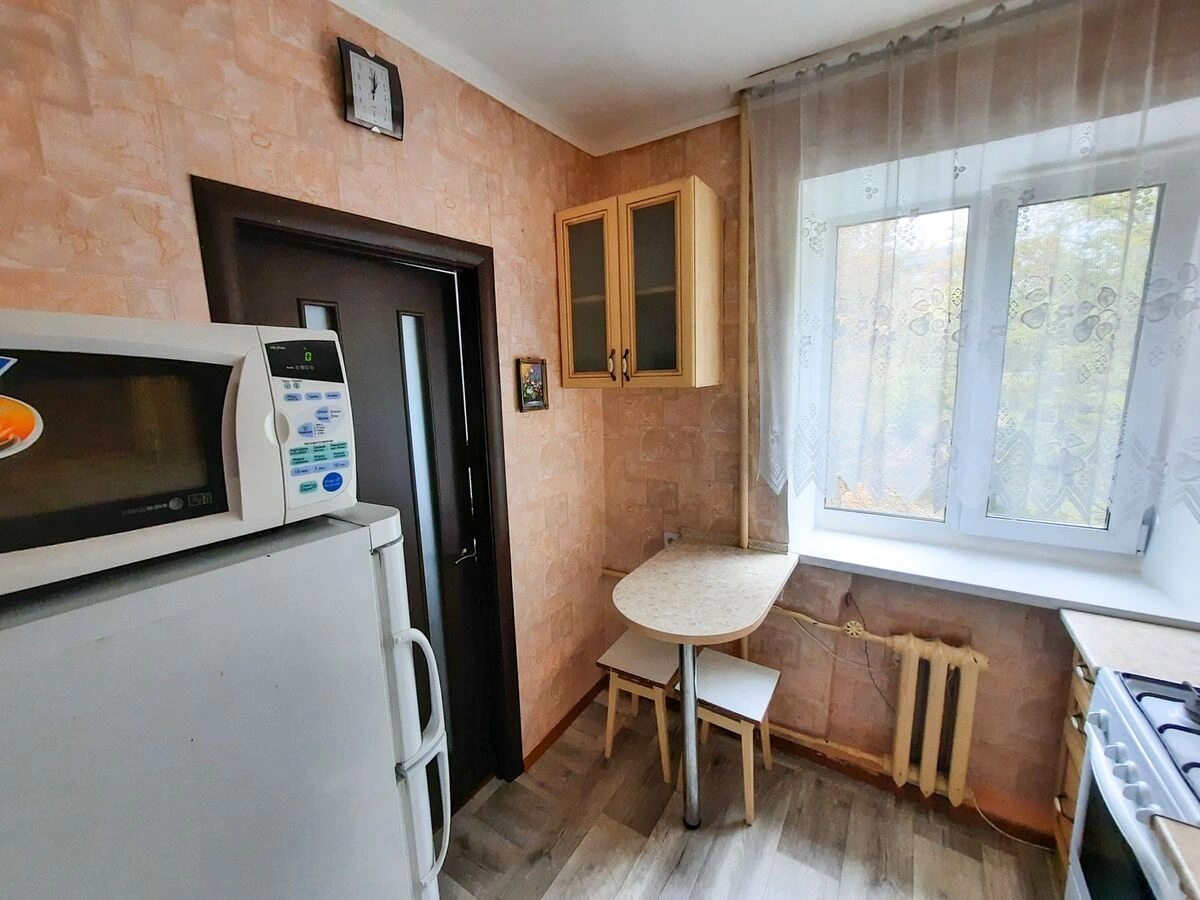 Сдам квартиру 2 комнаты, 35 m², 4 эт./6 этажей. 1, Старокиевский 1, Киев. 