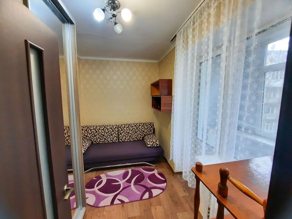 Сдам квартиру 2 комнаты, 35 m², 4 эт./6 этажей. 1, Старокиевский 1, Киев. 