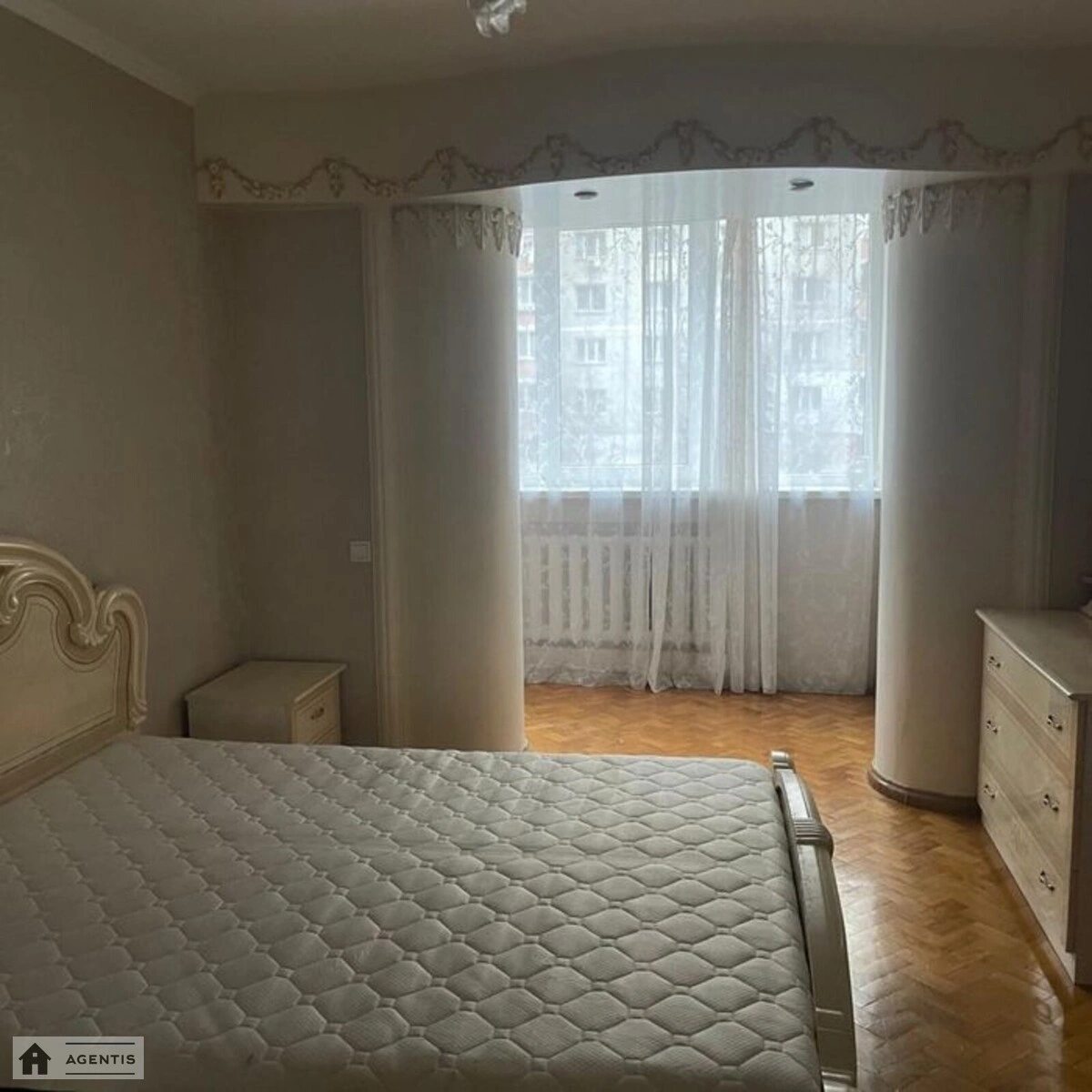 Сдам квартиру 3 комнаты, 96 m², 2 эт./16 этажей. Дарницкий район, Киев. 