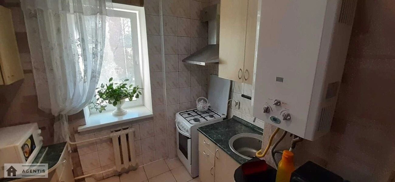 Apartment for rent 2 rooms, 50 m², 2nd fl./5 floors. 1, Artyleriyskiy 1, Kyiv. 