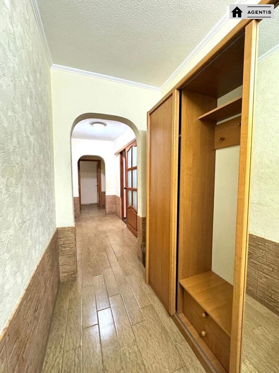 Apartment for rent 2 rooms, 50 m², 4th fl./9 floors. 2, Vasylya Kuchera vul., Kyiv. 