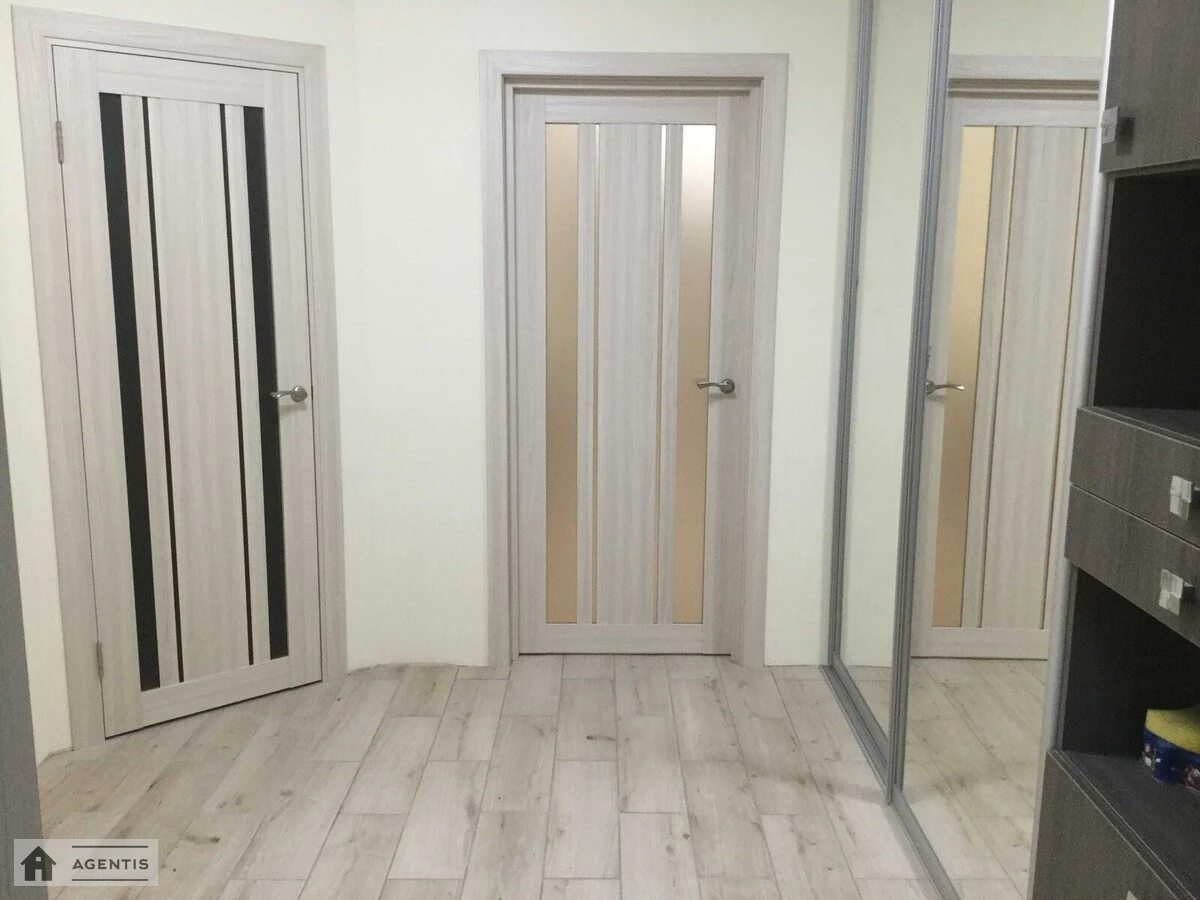 Сдам квартиру 1 комната, 50 m², 19 эт./25 этажей. Ясиневатский, Киев. 