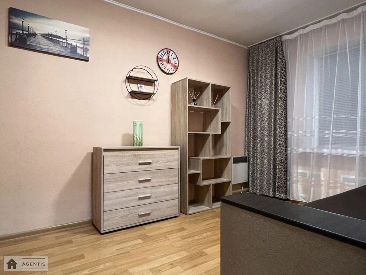 Сдам квартиру 1 комната, 26 m², 1 эт./9 этажей. 7, Миколи Бажана просп., Киев. 