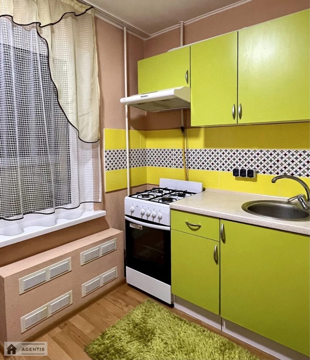 Сдам квартиру 1 комната, 26 m², 1 эт./9 этажей. 7, Миколи Бажана просп., Киев. 