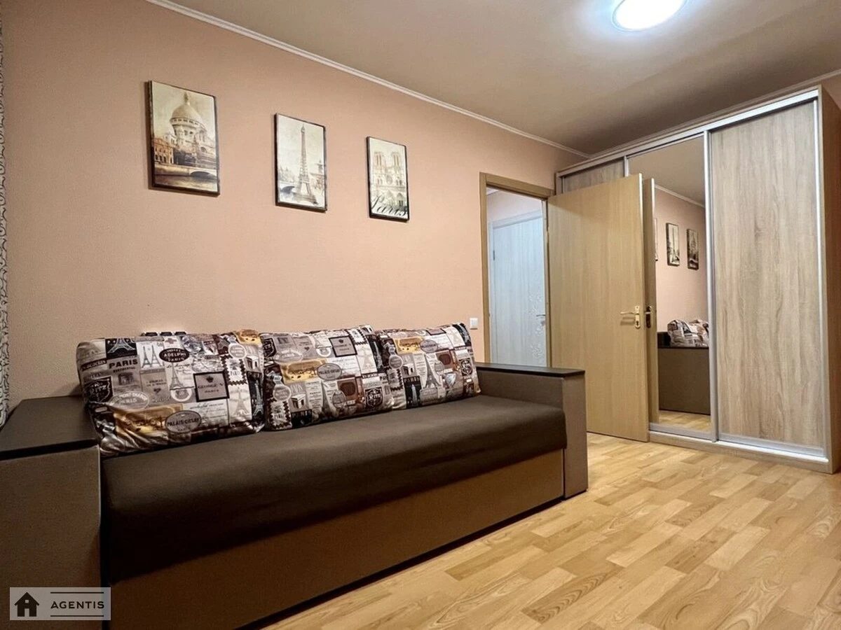 Сдам квартиру 1 комната, 26 m², 1 эт./9 этажей. 7, Миколи Бажана просп., Киев. 