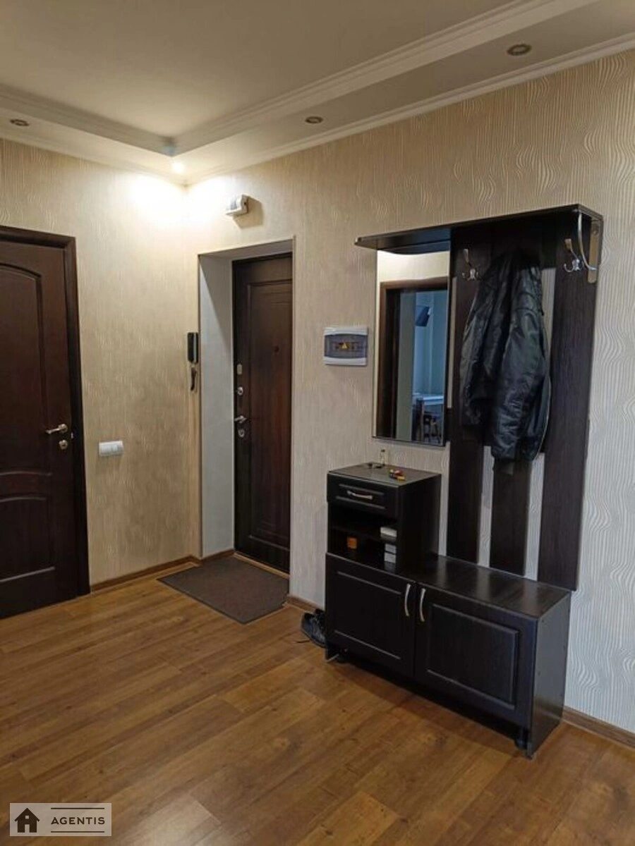 Сдам квартиру 1 комната, 54 m², 10 эт./28 этажей. 17, Харьковское 17, Киев. 